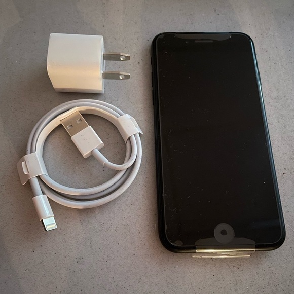 Apple iPhone 7 256GB Black color - Picture 3 of 4